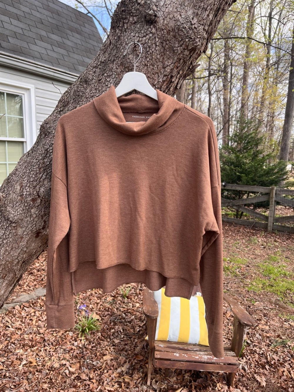 Lightweight cowl next ribbed topped from American Eagle. Cropped. S. Light Brown